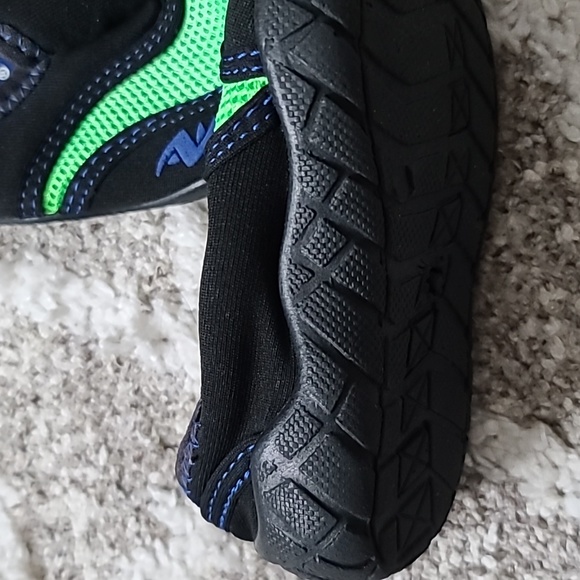 10 for $25 - Athletic Works Toddler Size 5/6 Water Shoes with Rubber Soles - Picture 8 of 8